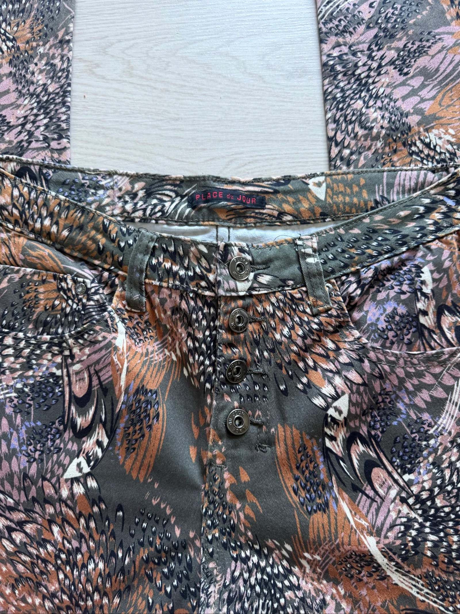 Jeans slim de talle alta color caqui y multicolor Place du Jour talla 36 S - nuevo con etiqueta – photo 5